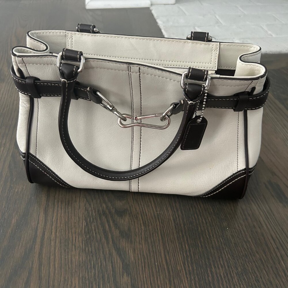 White Coach Hampton Leather purse Great Condition w/ Black Trim